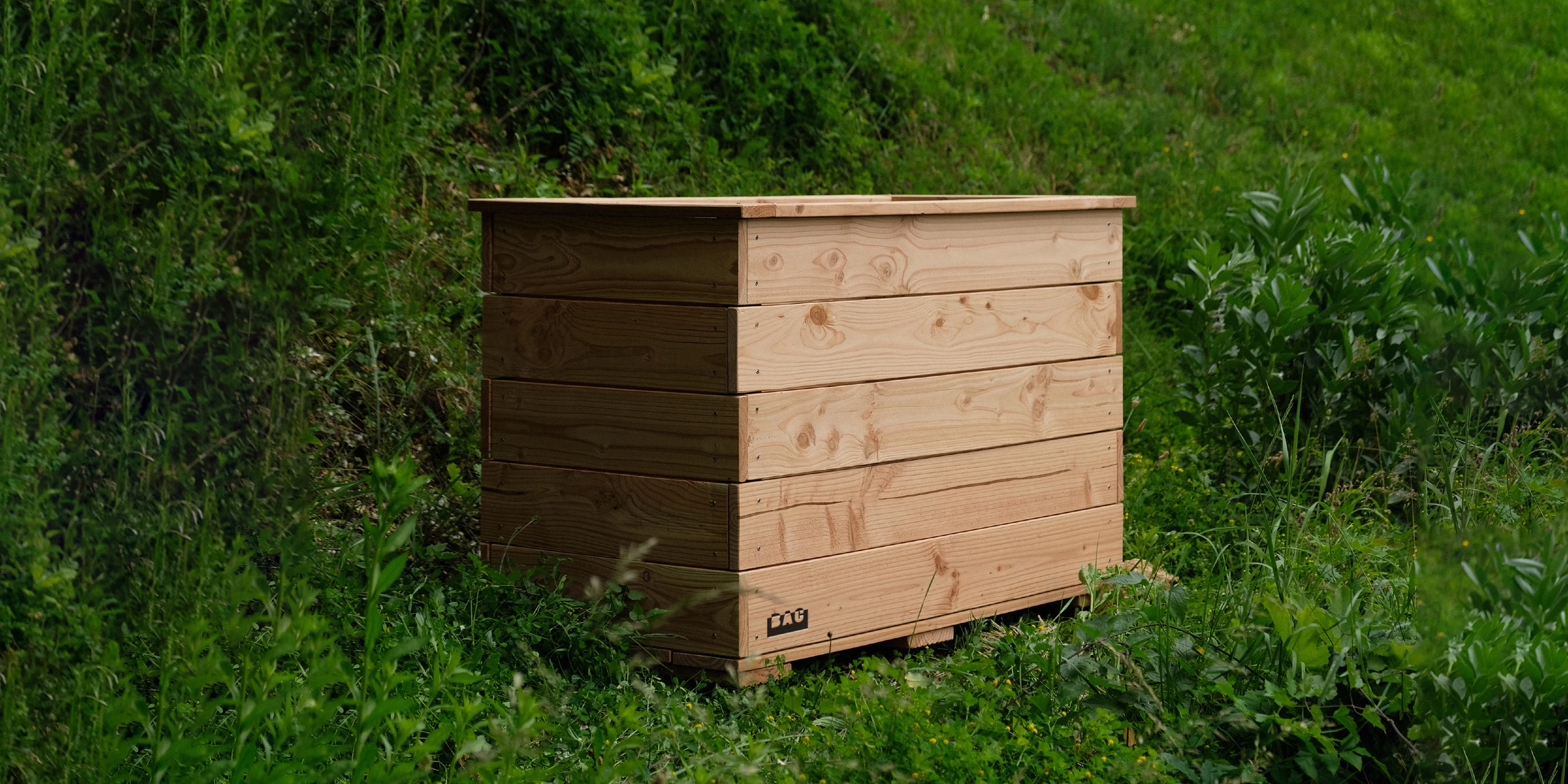 Structure bois douglas naturel pour carré potager autonome marque Bac Autonome Cultivé Lyon